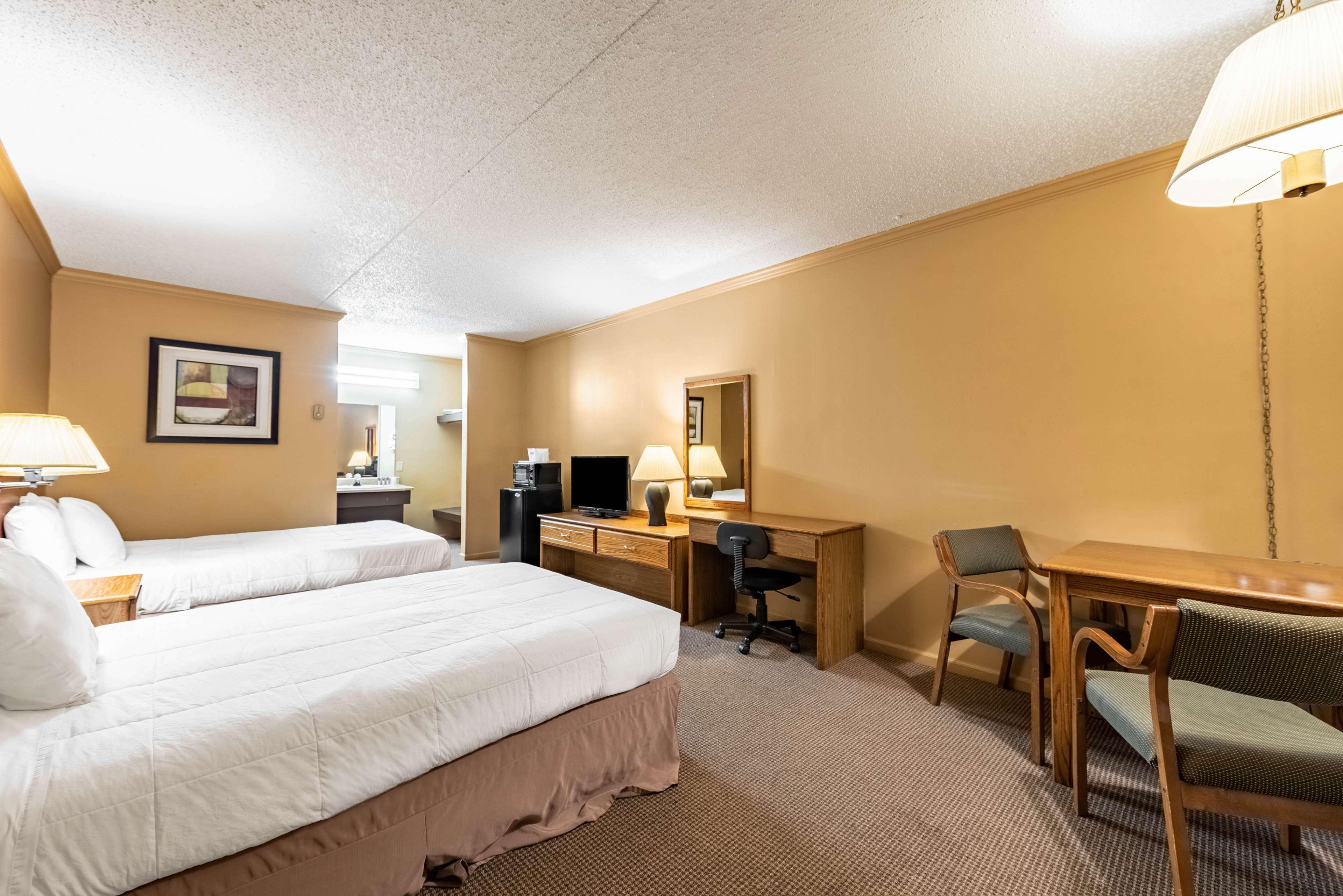 Americas Best Value Inn St. Marys Екстер'єр фото