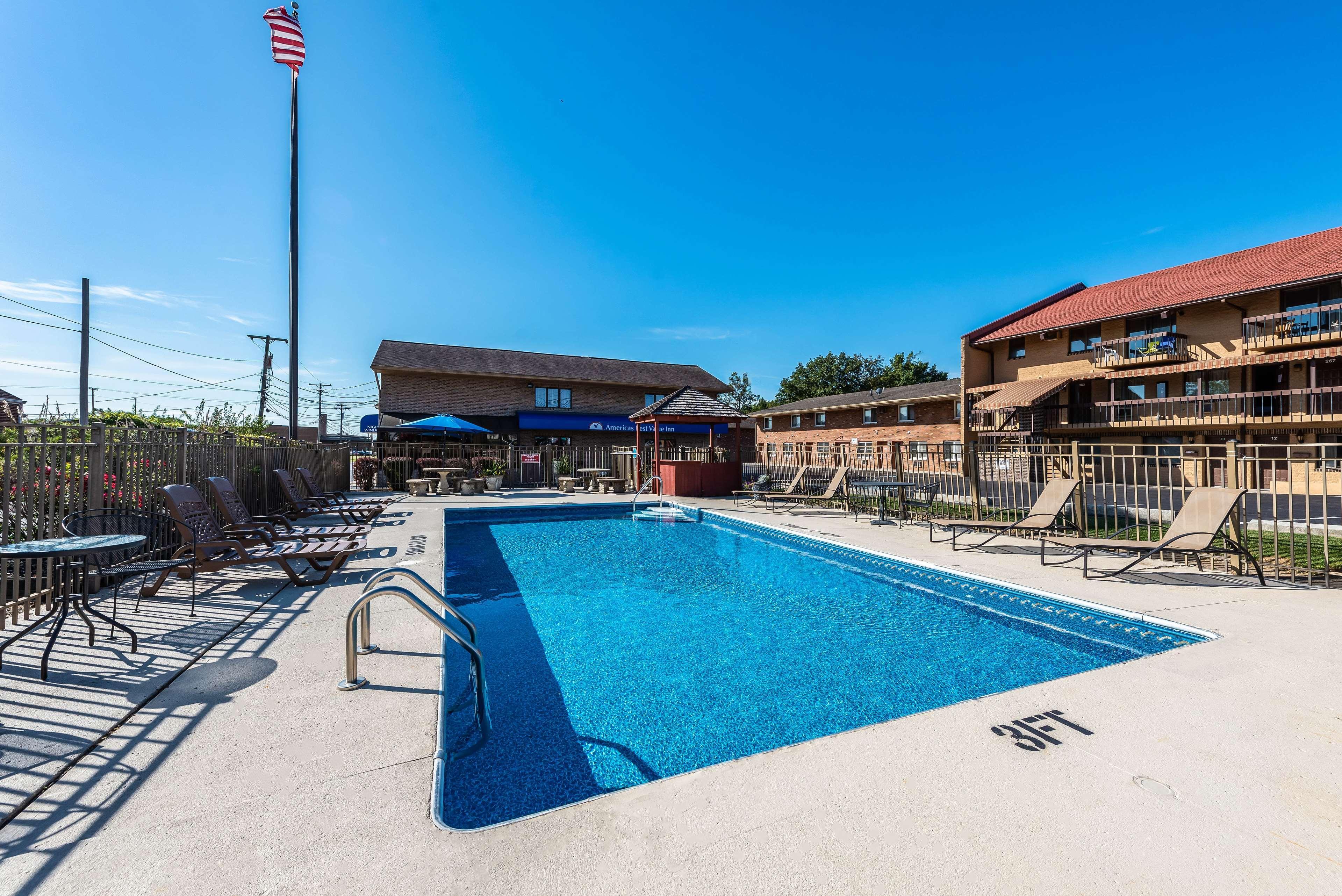 Americas Best Value Inn St. Marys Екстер'єр фото